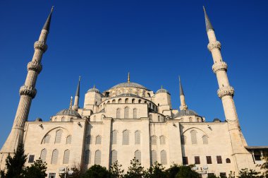Mavi gökyüzü ile Sultanahmet Camii