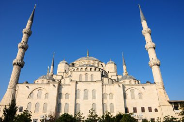 Mavi gökyüzü ile Sultanahmet Camii