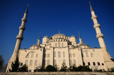 Mavi gökyüzü ile Sultanahmet Camii