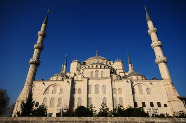 Mavi gökyüzü ile Sultanahmet Camii
