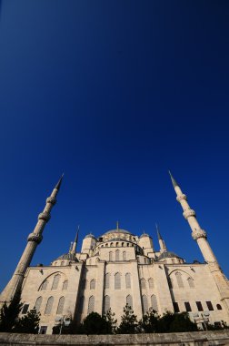 Mavi gökyüzü ile Sultanahmet Camii