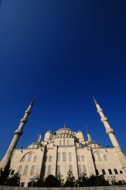 Mavi gökyüzü ile Sultanahmet Camii