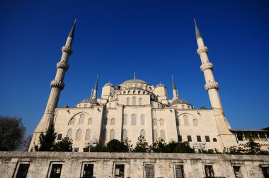Mavi gökyüzü ile Sultanahmet Camii