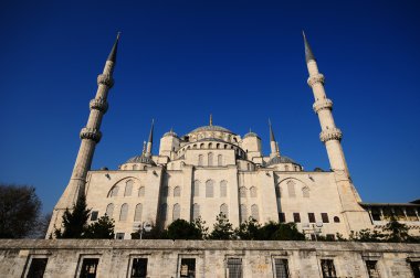Mavi gökyüzü ile Sultanahmet Camii