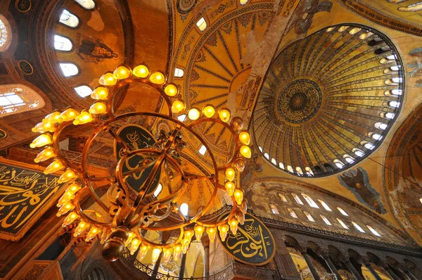 Interior do museu Hagia Sophia em Istambul, turco — Fotografia de Stock