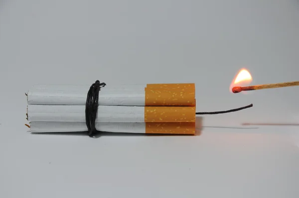 Sigara bomba ve yangın — Stok fotoğraf