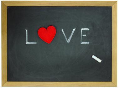 bir kara tahta üzerinde kalp sevmek