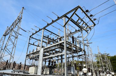 Anahtarlar ve devre kesiciler ile yüksek gerilim Trafo Merkezi