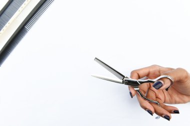 Bu kıl makas eller içinde