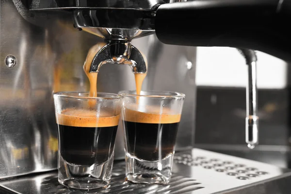 Macchina da caffè preparazione tazza di caffè — Foto Stock