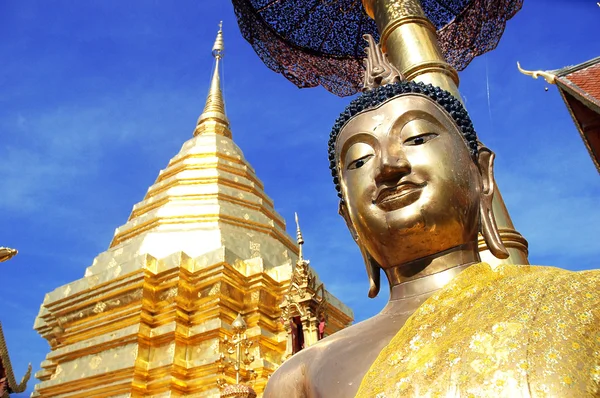 Golden pagoda with buddha statue , wat Phra That Doi Suthep, Thailand — Stock Photo, Image