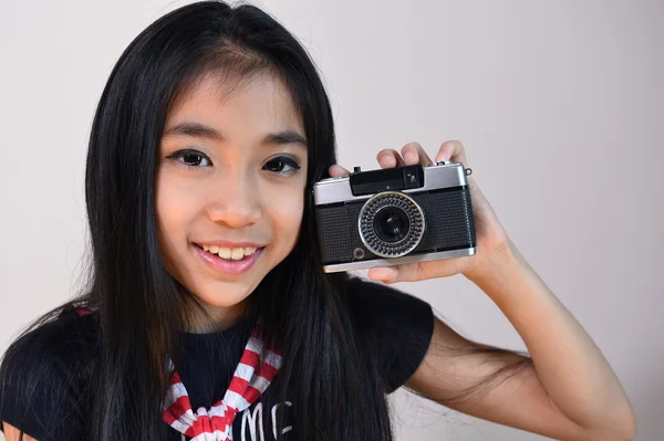 Little girl shooting with a vintage camera — Stock Photo, Image