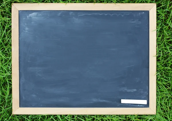 A fű Chalkboard — Stock Fotó