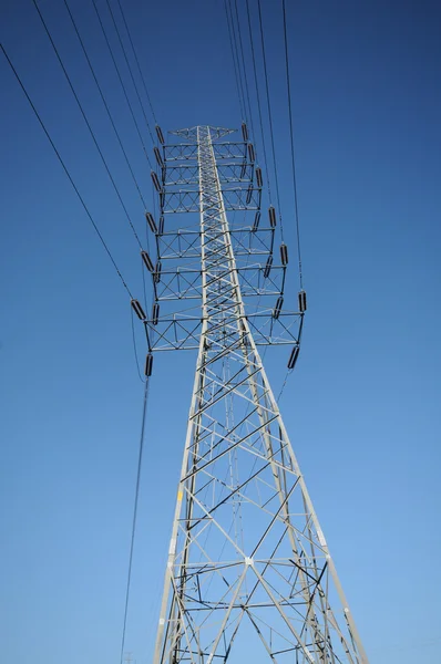 Hög spänning post.high spänning tower — Stockfoto