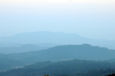 Dağ güneş battıktan sonra görünümünü