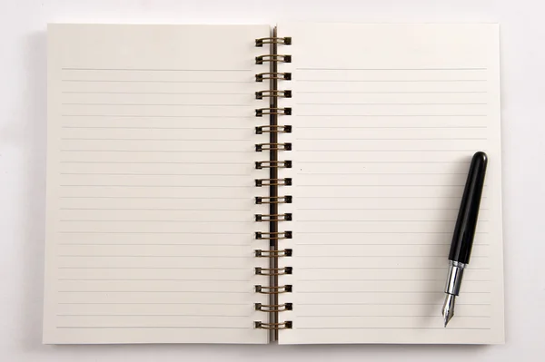 Öppna anteckningsbok och penna — Stockfoto