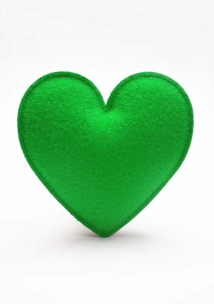 Coeur vert isolé sur fond blanc — Photo