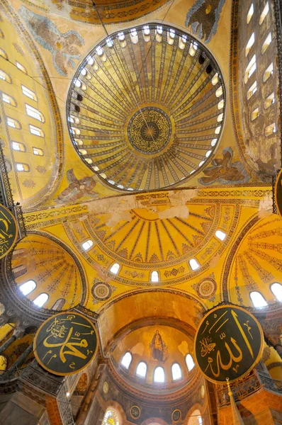 Interior of Hagia Sophia (Ayasofya) museum — Stock Photo, Image