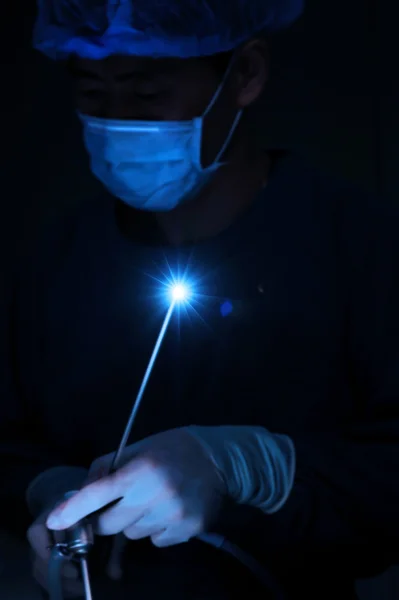 Veterinarian doctor in operation room for laparoscopic surgical (art lighting shot) — Stock Photo, Image