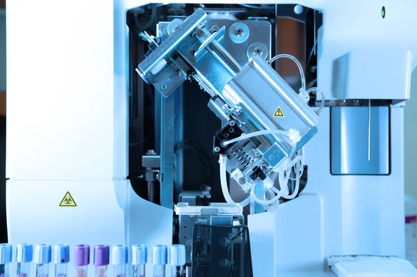 Close up shot of blood test machine in laboratory — Stock Photo, Image