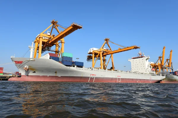 コンテナー貨物貨物船ロジスティックのインポートおよびエクスポートについて — ストック写真