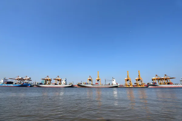 BANGKOK, 26 février 2015 : Autorité portuaire de Thaïlande — Photo