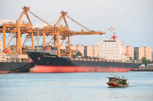 BANGKOK, 26 février 2015 : Autorité portuaire de Thaïlande — Photo