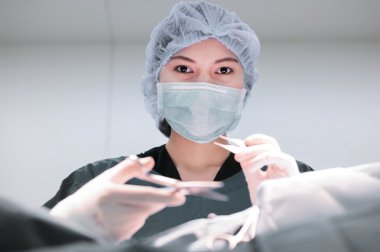 Veteriner cerrah operasyon odasında