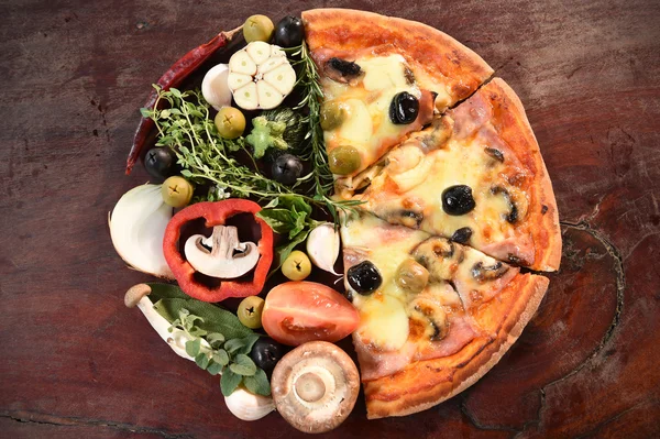 Pizza and fresh vegetables for pizza — Stock Photo, Image