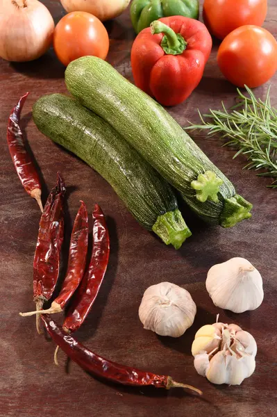 Légumes frais et ingrédients pour pizza — Photo