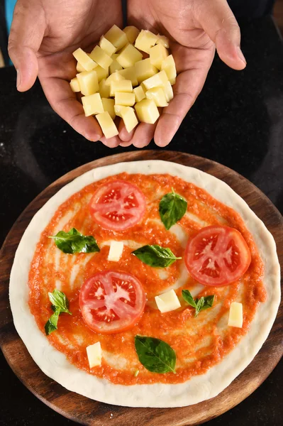 Pizza ve pizza için malzemeler — Stok fotoğraf