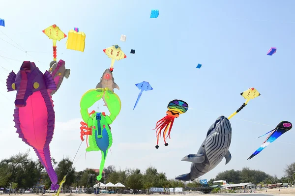 CHA- AM BEACH - MARCH 28: Thailand International Kite Festival — Stock Photo, Image