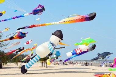 Cha-Am Beach - 28 Mart: Tayland Uluslararası Uçurtma Şenliği