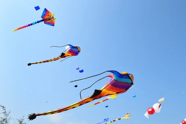 Cha-Am Beach - 28 mars: Thailand internationella Kite Festival — Stockfoto