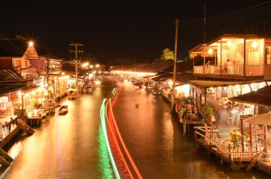 Amphawa Pazar kanal, en ünlü yüzen Pazar