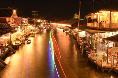 Amphawa Pazar kanal, en ünlü yüzen Pazar