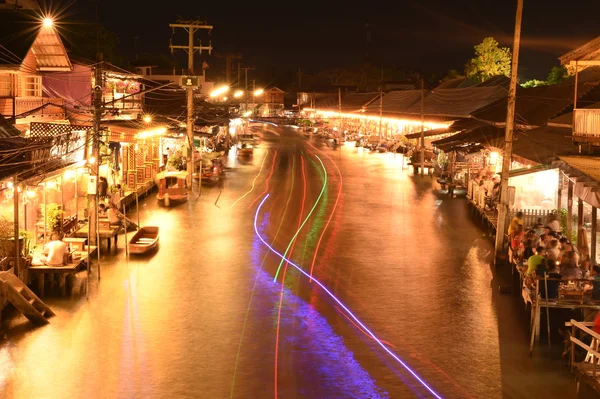 Canal de mercado Amphawa, el más famoso de mercado flotante —  Fotos de Stock
