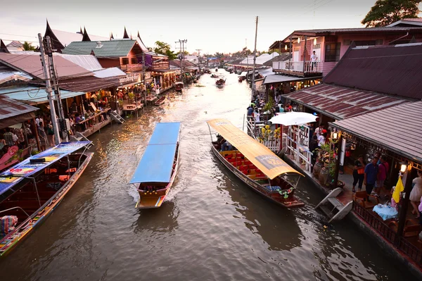 Canal de mercado Amphawa, el más famoso de mercado flotante —  Fotos de Stock