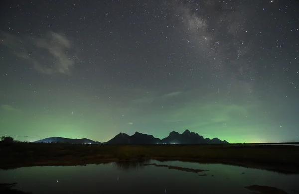 Cielo nocturno estrellas con Vía Láctea —  Fotos de Stock