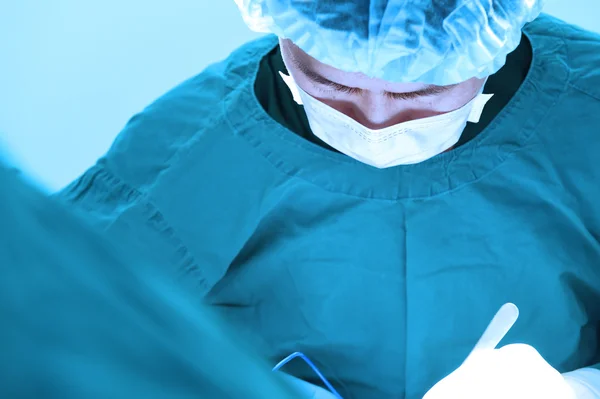 Veterinarian surgery in operation room — Stock Photo, Image