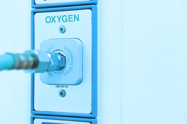 Oxygen outlet in operating room — Stock Photo, Image