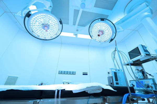 Equipment and medical devices in modern operating room — Stock Photo, Image