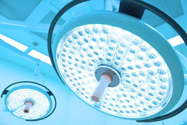 Two surgical lamps in operation room — Stock Photo, Image