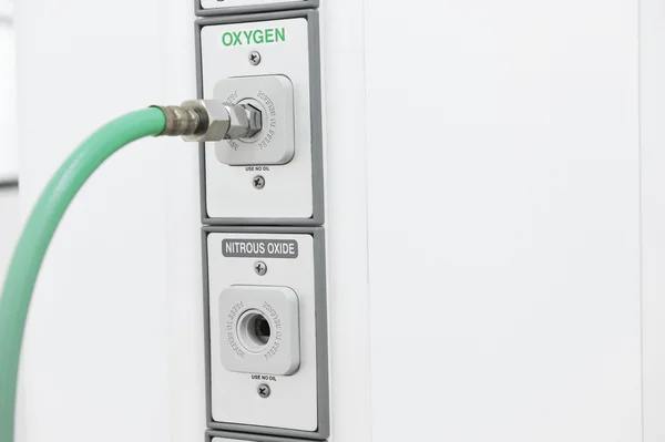 Oxygen outlet in operating room — Stock Photo, Image