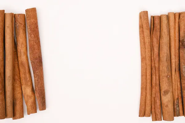 Cinnamon sticks isolated on white background — Stock Photo, Image