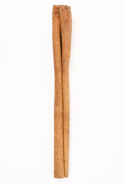 Tarçın çubukları beyaz arkaplanda izole — Stok fotoğraf