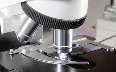 mikroskop kan Laboratuvarı görüntüsünü kapatmak