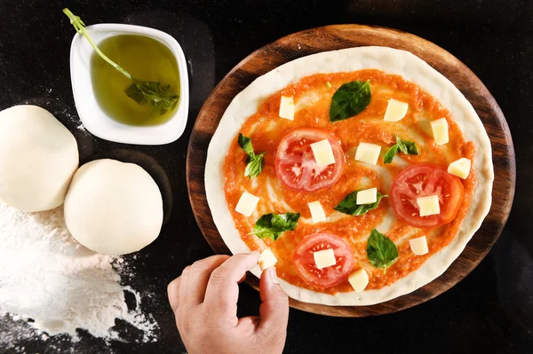 Pizza ve pizza için malzemeler — Stok fotoğraf