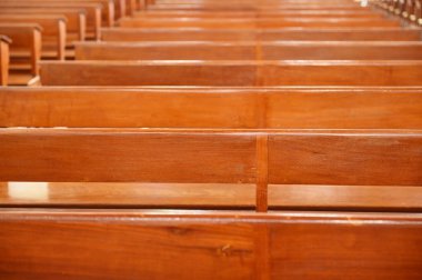 Kilisenin iç içeride bir Katolik Kilisesi sandalye dua