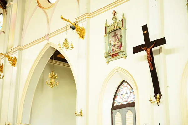 Interior dentro de una Iglesia Católica —  Fotos de Stock